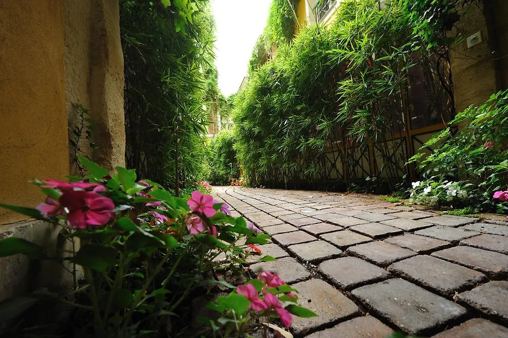 Les Patios Du Marais 2-1
